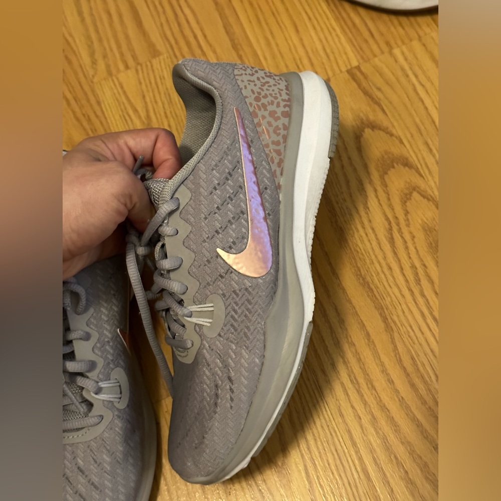 Nike size 6 like new